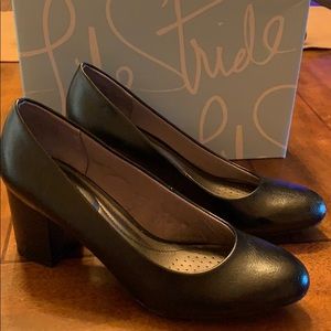 Life stride black pumps